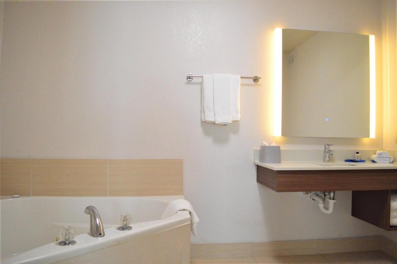 Holiday Inn Express & Suites Batesville By Ihg Luaran gambar