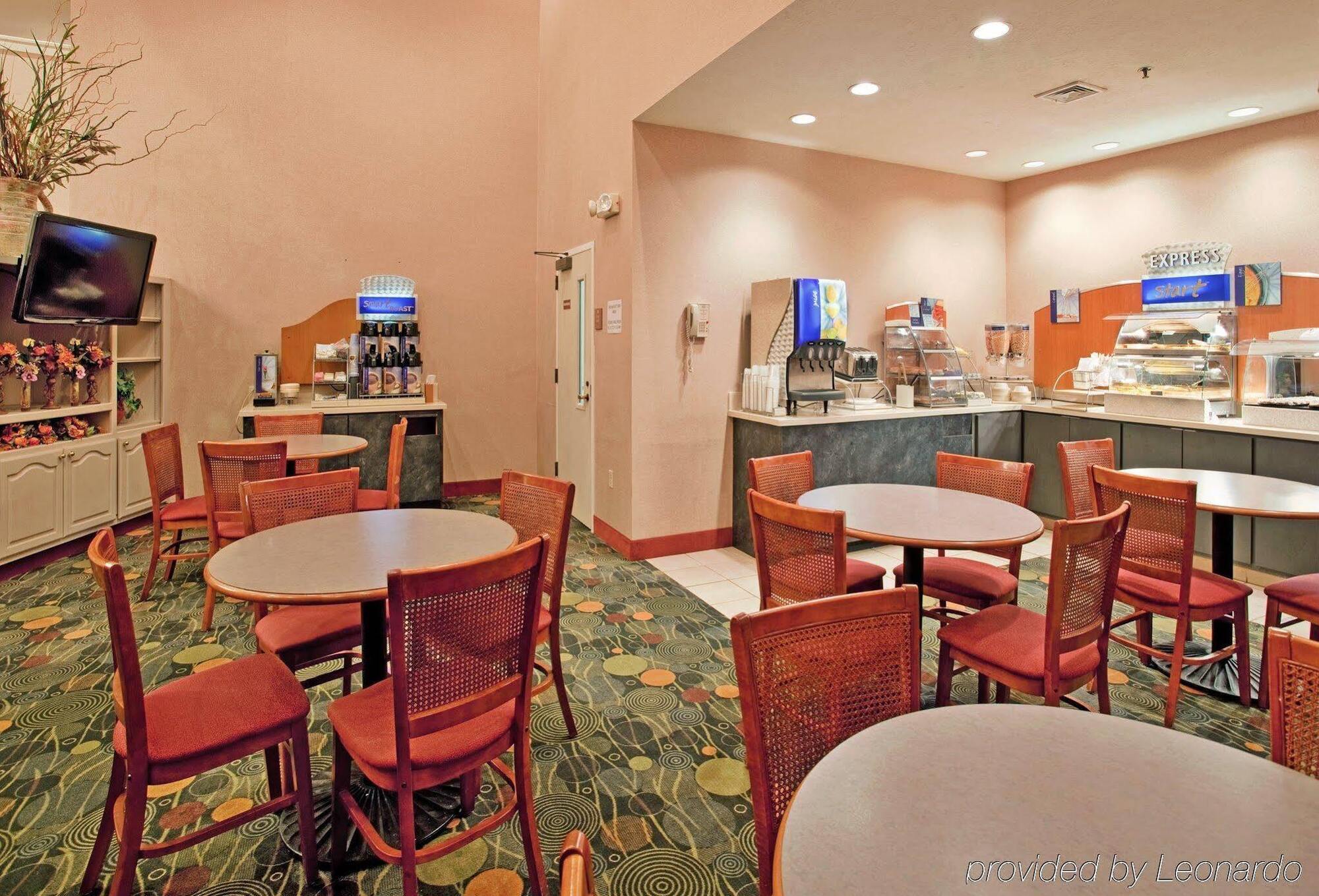 Holiday Inn Express & Suites Batesville By Ihg Luaran gambar
